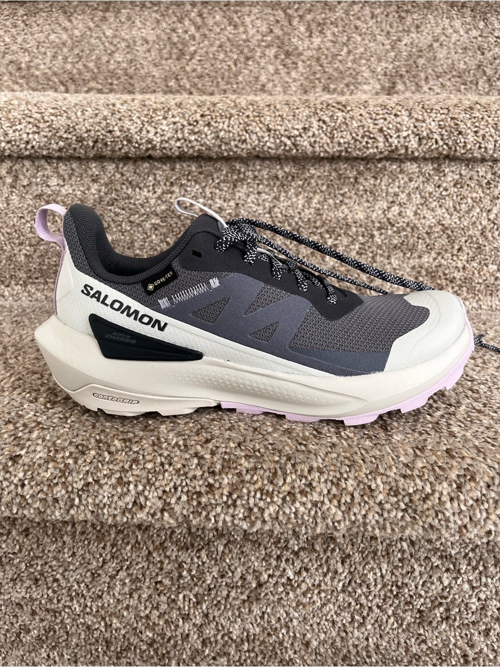 Salomon ELIXIR ACTIV India Ink, Glacier Gray, Orchid Petal
Size 6.5 
Worn once